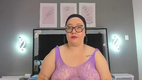 zoe_curvyy online show from 9, 7, 2026