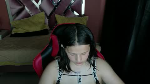 Snapshot of zoe_green01 chatting on 28, 5, 2026 zoe online show from 28, 5, 2026