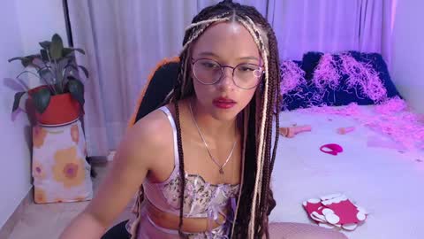 Snapshot of zoe_khall chatting on 14, 12, 2024 ZOE online show from 14, 12, 2024