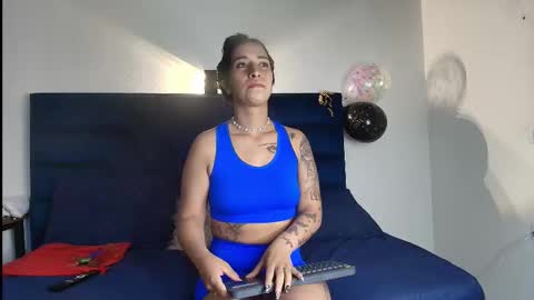 zoe_samantha23 online show from 4, 12, 2025