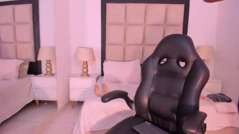 Zoecarrter online show from 11, 9, 2025