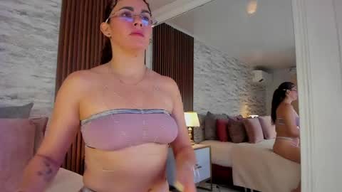 Snapshot of zoehiltonx chatting on 30, 5, 2026 zoehiltonx online show from 30, 5, 2026