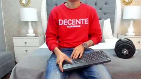 Zoe Krug online show from 28, 9, 2025