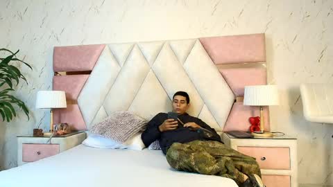 zoelucas online show from 16, 4, 2026