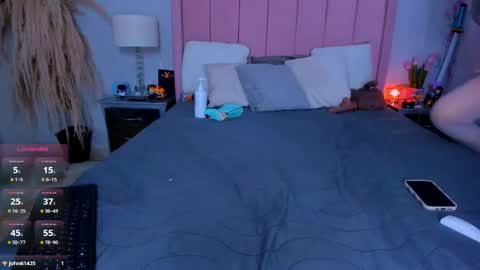 Snapshot of zoemiller32 chatting on 1, 12, 2025 CuteZoe online show from 1, 12, 2025