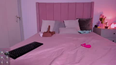 Snapshot of zoemiller32 chatting on 21, 7, 2026 CuteZoe online show from 21, 7, 2026