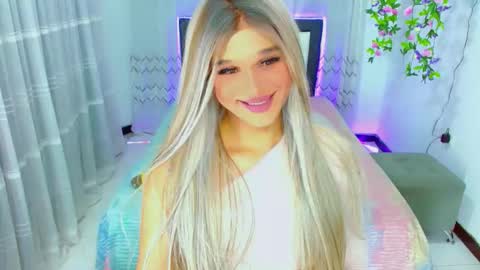Snapshot of zoeschmmit chatting on 25, 5, 2026 zoeschmmit online show from 25, 5, 2026