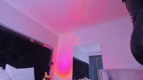 zoevidal_ online show from 24, 1, 2025