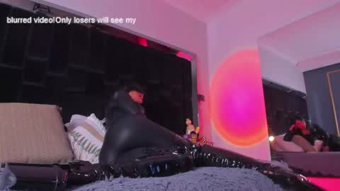 zoevidal_ online show from 13, 2, 2025