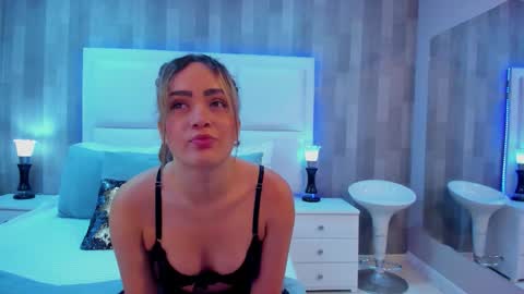 Snapshot of zoewilliis chatting on 17, 10, 2025 ZoeWilliis online show from 17, 10, 2025