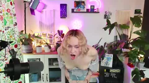 Zoey Ryan online show from 21, 11, 2025