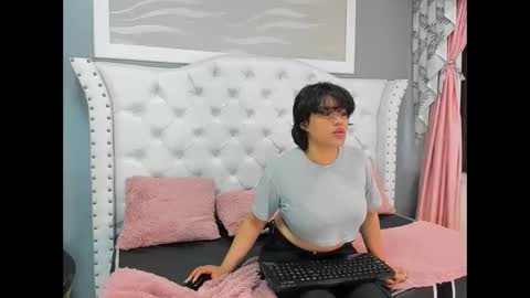 Snapshot of zol_lewis chatting on 15, 4, 2026 Zol online show from 15, 4, 2026