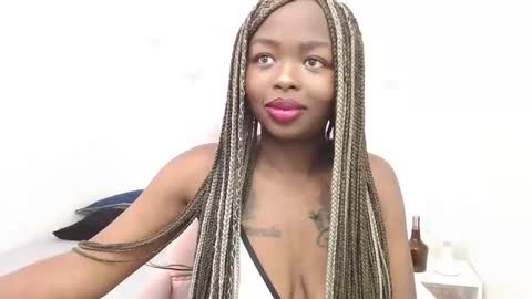 Snapshot of zooee_p chatting on 31, 12, 2024 Zooe online show from 31, 12, 2024