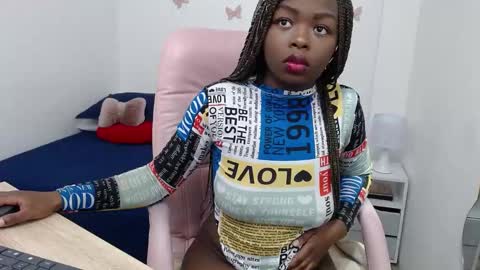 Snapshot of zooee_p chatting on 4, 1, 2025 Zooe online show from 4, 1, 2025