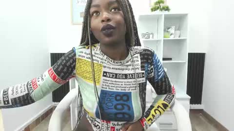 Snapshot of zooee_p chatting on 8, 1, 2025 Zooe online show from 8, 1, 2025