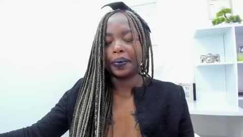 Snapshot of zooee_p chatting on 8, 1, 2025 Zooe online show from 8, 1, 2025