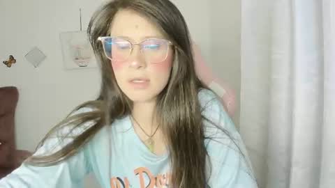 Snapshot of zooeybelair chatting on 11, 6, 2026 Alicie online show from 11, 6, 2026