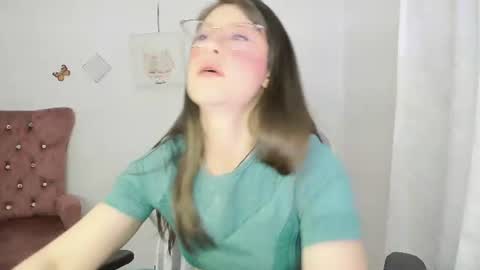 Snapshot of zooeybelair chatting on 21, 6, 2026 Alicie online show from 21, 6, 2026