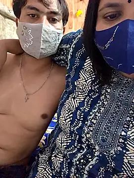 Snapshot of MOM-SUN-COUPLE chatting on 11, 9, 2025 MOM-SUN-COUPLE online show from 11, 9, 2025