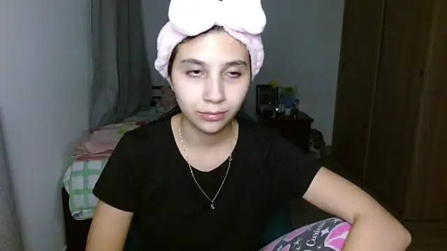 mia  lopez  online show from 23, 9, 2025