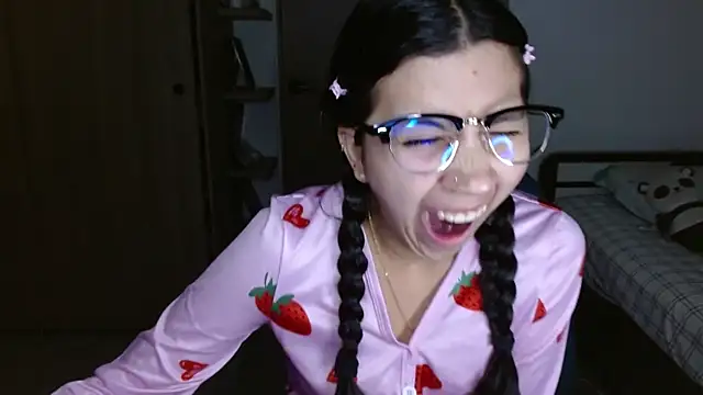 mia  lopez  online show from 5, 4, 2026