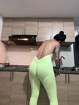 Snapshot of valeriia25_ chatting on 26, 11, 2025 valeriia25 online show from 26, 11, 2025