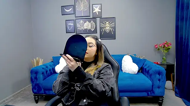 Katewalker  online show from 4, 3, 2025