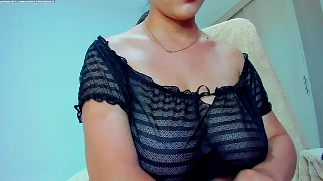 Snapshot of monica_little23 chatting on 20, 4, 2026 monica little23 online show from 20, 4, 2026
