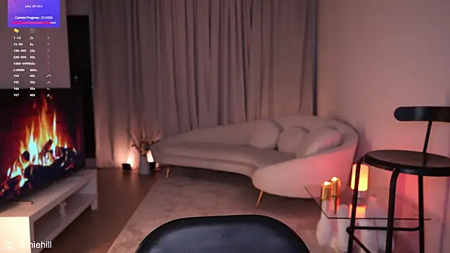 Snapshot of anniehillofficial chatting on 21, 2, 2025 anniehillofficial online show from 21, 2, 2025