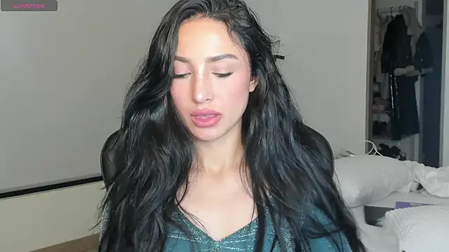 EvaMoet online show from 6, 3, 2025