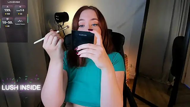 Snapshot of Pretty_Alison chatting on 5, 11, 2025 Pretty Alison online show from 5, 11, 2025