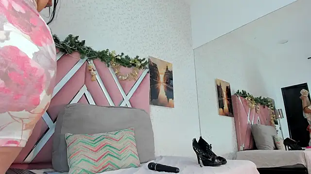 Snapshot of veronica_salas chatting on 5, 12, 2025 veronica salas online show from 5, 12, 2025