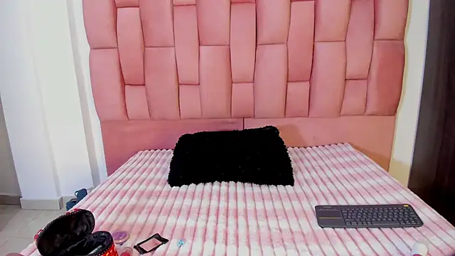 Snapshot of JuliKim_ chatting on 1, 10, 2025 JuliKim online show from 1, 10, 2025