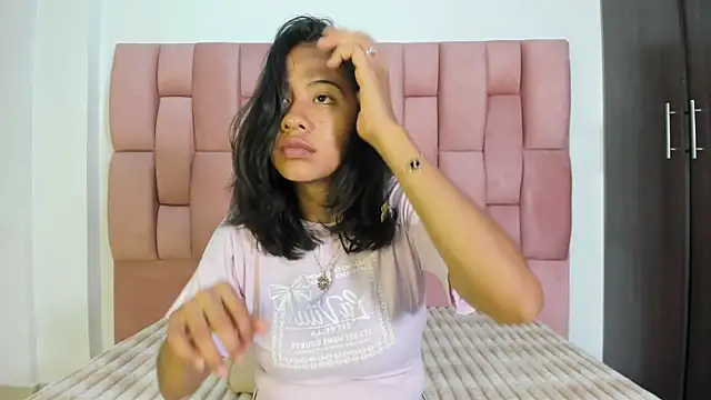 Snapshot of JuliKim_ chatting on 16, 10, 2025 JuliKim online show from 16, 10, 2025