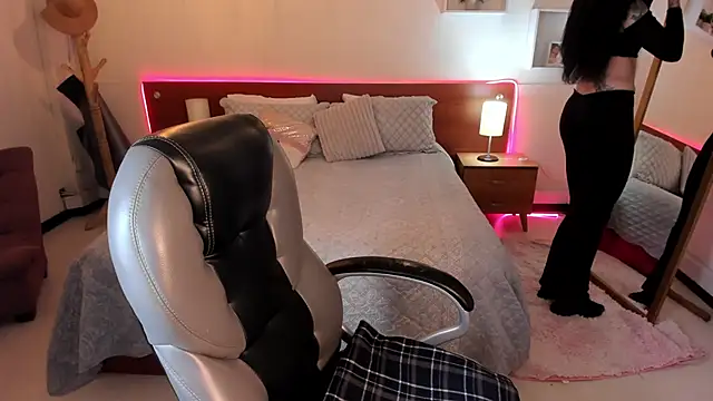 Kristen Garner online show from 5, 12, 2025