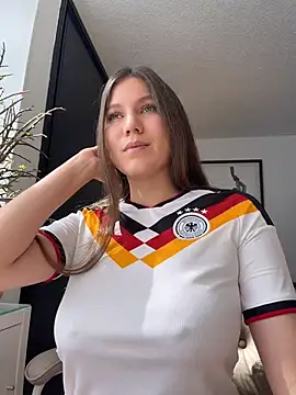 AmelieLaurent  online show from 13, 7, 2026