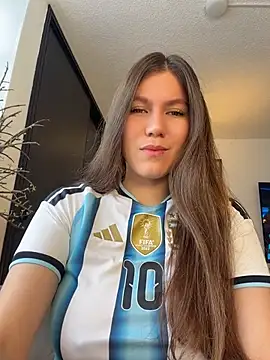 AmelieLaurent  online show from 15, 7, 2026