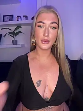 Snapshot of MissyLeeX chatting on 4, 1, 2025 MissyLeeX online show from 4, 1, 2025