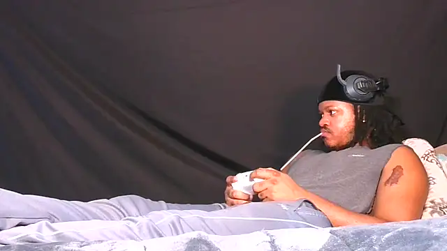 Carolinayoungin online show from 12, 4, 2026