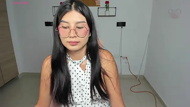 Snapshot of emily_villamil chatting on 9, 3, 2026 emily villamil online show from 9, 3, 2026