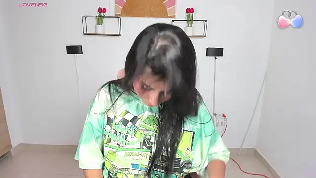 Snapshot of emily_villamil chatting on 23, 5, 2026 emily villamil online show from 23, 5, 2026