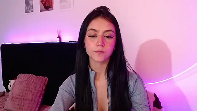 Coralinnee  online show from 20, 3, 2025