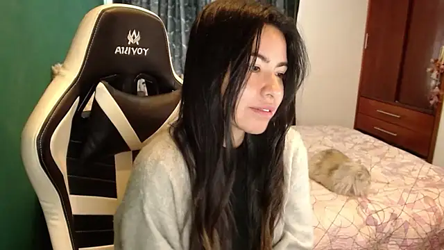 Snapshot of alice_middlee chatting on 21, 7, 2026 alice middlee online show from 21, 7, 2026