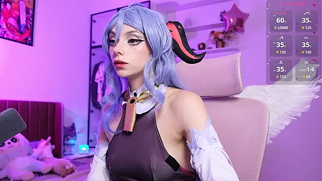 Snapshot of HolliWould_ chatting on 7, 5, 2026 HolliWould online show from 7, 5, 2026