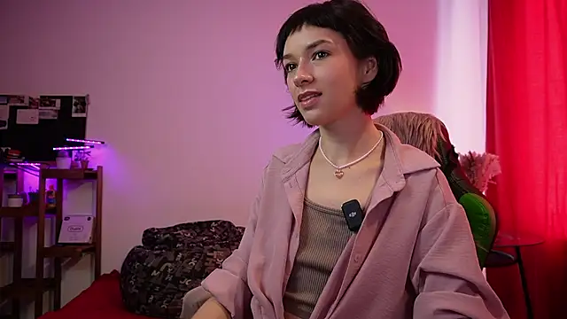 VivianLy  online show from 15, 2, 2026