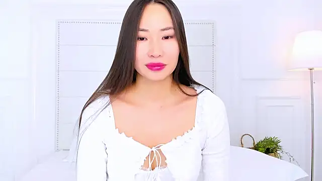 NaomiYuu online show from 21, 11, 2025