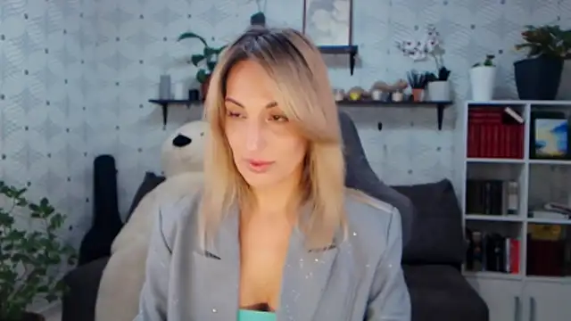 MillaXQueen online show from 11, 2, 2026