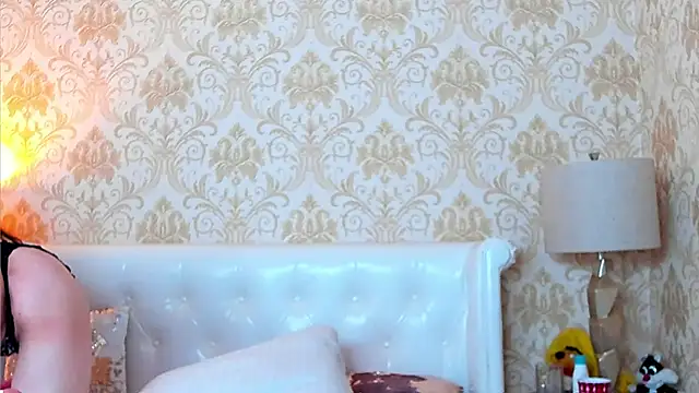 JuliaHunts online show from 4, 4, 2026