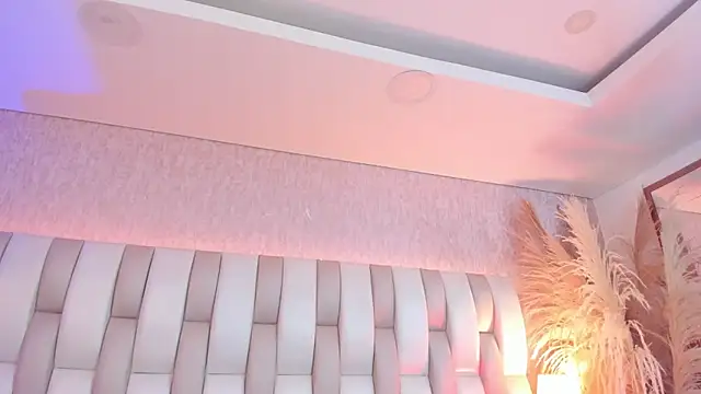 Rebeca jones online show from 5, 3, 2026