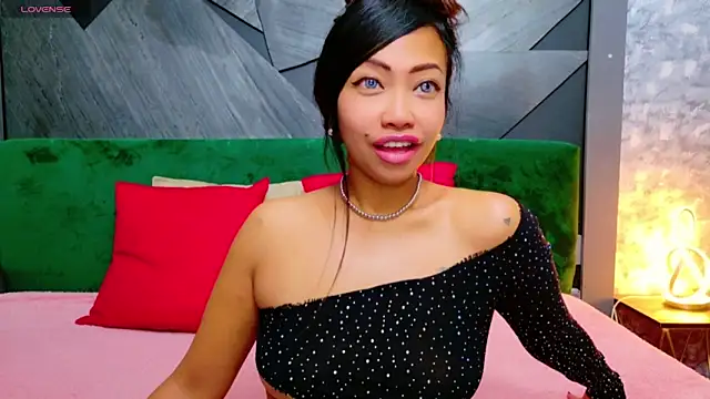 Snapshot of ElyaQuinn chatting on 8, 10, 2025 ElyaQuinn online show from 8, 10, 2025